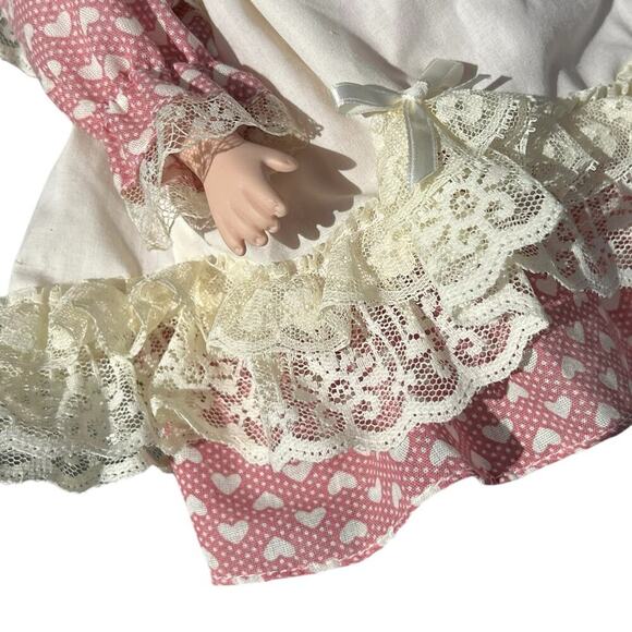 DYNASTY DOLL 17” musical porcelain collectible - Picture 3 of 12
